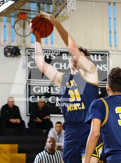 Thumbnail 2 in West Torrance vs. Santa Monica (Bishop Montgomery Shootout) photogallery.