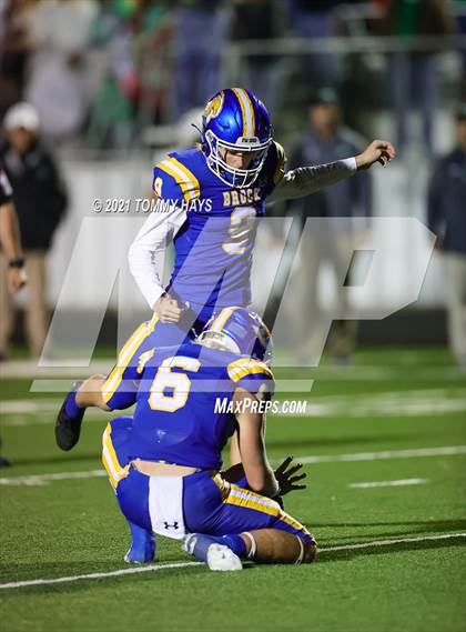 Thumbnail 2 in Brock vs. Wall (UIL 3A Bi-District) photogallery.