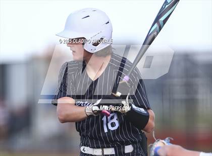 Thumbnail 1 in Liberty-Eylau vs. Gunter (UIL 3A Region 2 Div 1 Region Finals) photogallery.