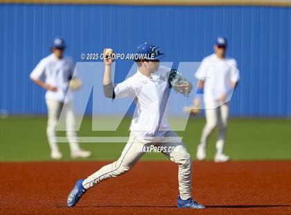 Thumbnail 1 in Liberty-Eylau vs. Gunter (UIL 3A Region 2 Div 1 Region Finals) photogallery.