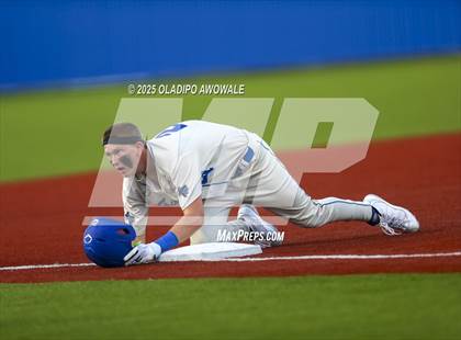 Thumbnail 2 in Liberty-Eylau vs. Gunter (UIL 3A Region 2 Div 1 Region Finals) photogallery.