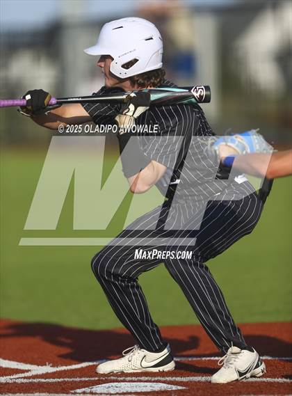 Thumbnail 1 in Liberty-Eylau vs. Gunter (UIL 3A Region 2 Div 1 Region Finals) photogallery.