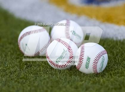 Thumbnail 1 in Liberty-Eylau vs. Gunter (UIL 3A Region 2 Div 1 Region Finals) photogallery.
