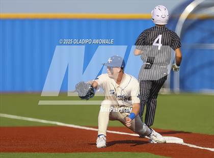 Thumbnail 2 in Liberty-Eylau vs. Gunter (UIL 3A Region 2 Div 1 Region Finals) photogallery.