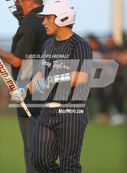 Thumbnail 1 in Liberty-Eylau vs. Gunter (UIL 3A Region 2 Div 1 Region Finals) photogallery.