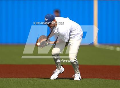 Thumbnail 2 in Liberty-Eylau vs. Gunter (UIL 3A Region 2 Div 1 Region Finals) photogallery.