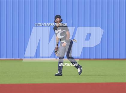 Thumbnail 3 in Liberty-Eylau vs. Gunter (UIL 3A Region 2 Div 1 Region Finals) photogallery.