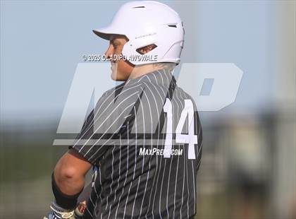 Thumbnail 1 in Liberty-Eylau vs. Gunter (UIL 3A Region 2 Div 1 Region Finals) photogallery.