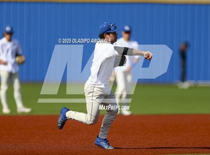 Thumbnail 2 in Liberty-Eylau vs. Gunter (UIL 3A Region 2 Div 1 Region Finals) photogallery.