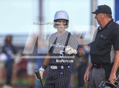 Thumbnail 3 in Liberty-Eylau vs. Gunter (UIL 3A Region 2 Div 1 Region Finals) photogallery.