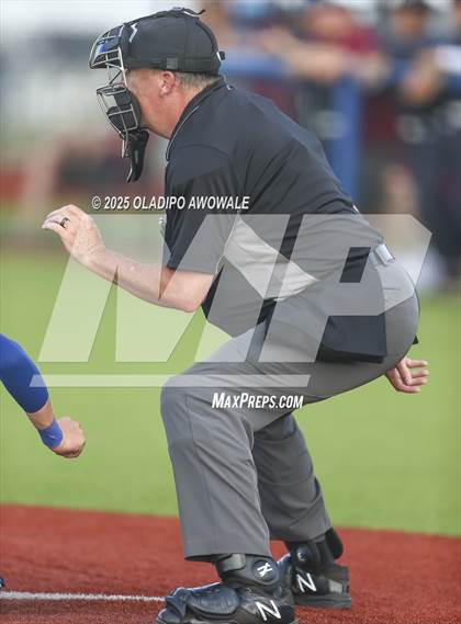 Thumbnail 1 in Liberty-Eylau vs. Gunter (UIL 3A Region 2 Div 1 Region Finals) photogallery.