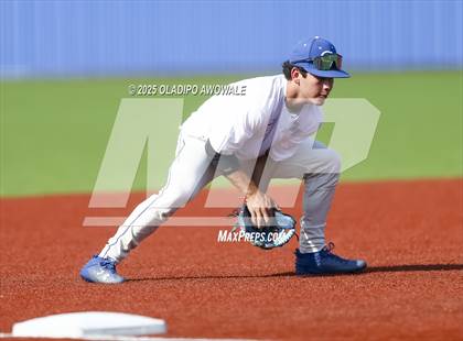 Thumbnail 2 in Liberty-Eylau vs. Gunter (UIL 3A Region 2 Div 1 Region Finals) photogallery.