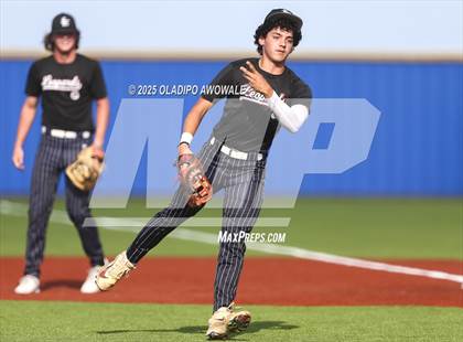 Thumbnail 1 in Liberty-Eylau vs. Gunter (UIL 3A Region 2 Div 1 Region Finals) photogallery.