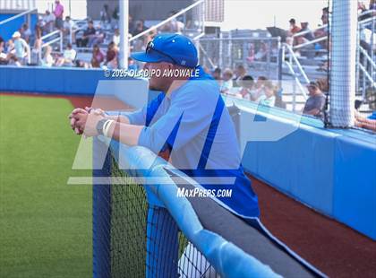 Thumbnail 3 in Liberty-Eylau vs. Gunter (UIL 3A Region 2 Div 1 Region Finals) photogallery.