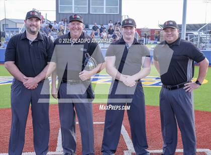 Thumbnail 1 in Liberty-Eylau vs. Gunter (UIL 3A Region 2 Div 1 Region Finals) photogallery.