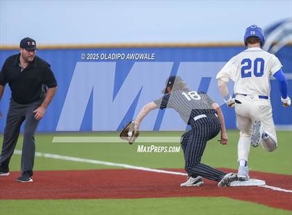 Thumbnail 1 in Liberty-Eylau vs. Gunter (UIL 3A Region 2 Div 1 Region Finals) photogallery.