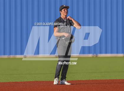 Thumbnail 2 in Liberty-Eylau vs. Gunter (UIL 3A Region 2 Div 1 Region Finals) photogallery.