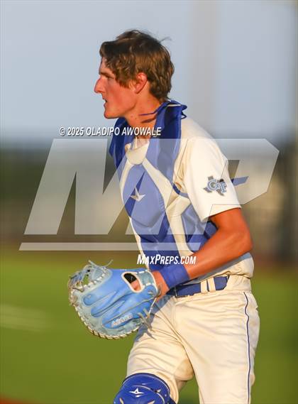 Thumbnail 3 in Liberty-Eylau vs. Gunter (UIL 3A Region 2 Div 1 Region Finals) photogallery.