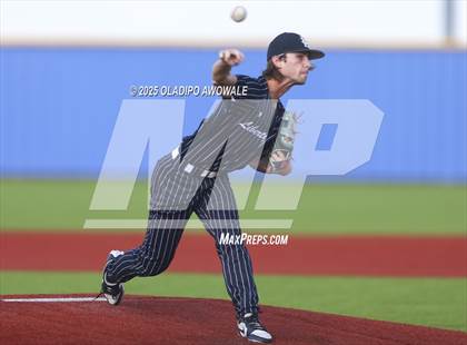 Thumbnail 1 in Liberty-Eylau vs. Gunter (UIL 3A Region 2 Div 1 Region Finals) photogallery.