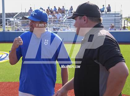 Thumbnail 3 in Liberty-Eylau vs. Gunter (UIL 3A Region 2 Div 1 Region Finals) photogallery.