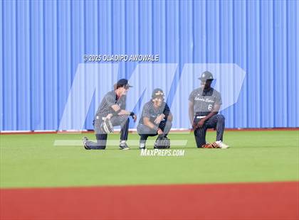 Thumbnail 3 in Liberty-Eylau vs. Gunter (UIL 3A Region 2 Div 1 Region Finals) photogallery.