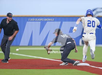 Thumbnail 3 in Liberty-Eylau vs. Gunter (UIL 3A Region 2 Div 1 Region Finals) photogallery.