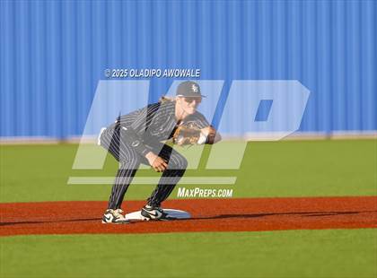 Thumbnail 3 in Liberty-Eylau vs. Gunter (UIL 3A Region 2 Div 1 Region Finals) photogallery.