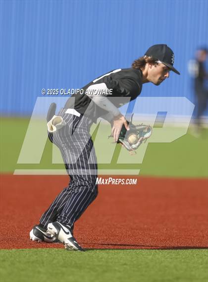 Thumbnail 1 in Liberty-Eylau vs. Gunter (UIL 3A Region 2 Div 1 Region Finals) photogallery.