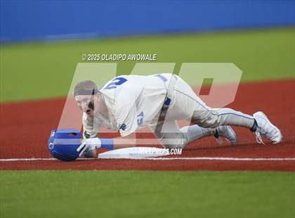 Thumbnail 1 in Liberty-Eylau vs. Gunter (UIL 3A Region 2 Div 1 Region Finals) photogallery.