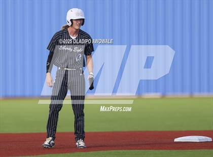 Thumbnail 2 in Liberty-Eylau vs. Gunter (UIL 3A Region 2 Div 1 Region Finals) photogallery.