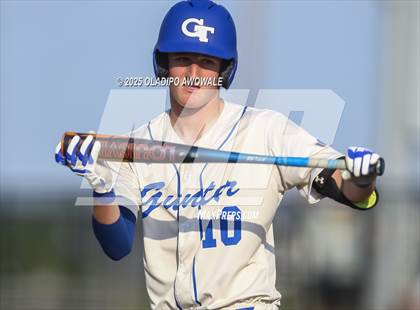Thumbnail 3 in Liberty-Eylau vs. Gunter (UIL 3A Region 2 Div 1 Region Finals) photogallery.