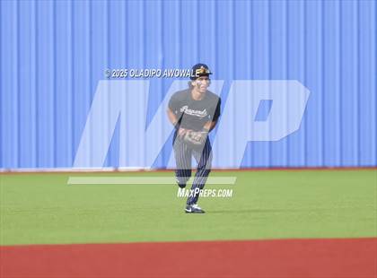 Thumbnail 2 in Liberty-Eylau vs. Gunter (UIL 3A Region 2 Div 1 Region Finals) photogallery.
