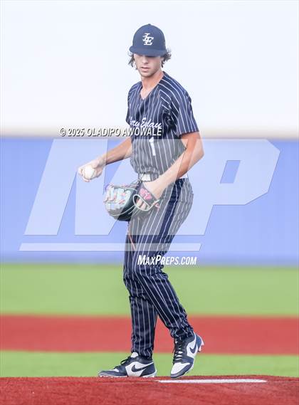 Thumbnail 1 in Liberty-Eylau vs. Gunter (UIL 3A Region 2 Div 1 Region Finals) photogallery.