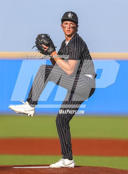 Thumbnail 1 in Liberty-Eylau vs. Gunter (UIL 3A Region 2 Div 1 Region Finals) photogallery.
