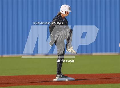 Thumbnail 3 in Liberty-Eylau vs. Gunter (UIL 3A Region 2 Div 1 Region Finals) photogallery.