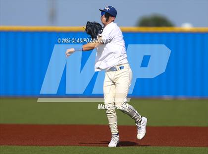 Thumbnail 1 in Liberty-Eylau vs. Gunter (UIL 3A Region 2 Div 1 Region Finals) photogallery.