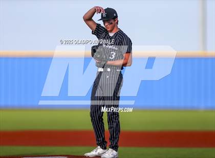 Thumbnail 1 in Liberty-Eylau vs. Gunter (UIL 3A Region 2 Div 1 Region Finals) photogallery.