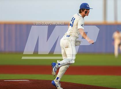 Thumbnail 3 in Liberty-Eylau vs. Gunter (UIL 3A Region 2 Div 1 Region Finals) photogallery.