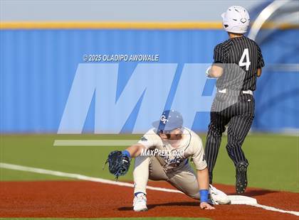 Thumbnail 1 in Liberty-Eylau vs. Gunter (UIL 3A Region 2 Div 1 Region Finals) photogallery.