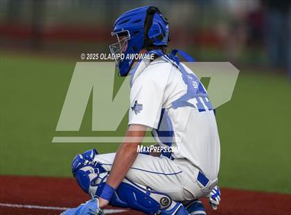 Thumbnail 3 in Liberty-Eylau vs. Gunter (UIL 3A Region 2 Div 1 Region Finals) photogallery.