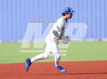 Thumbnail 1 in Liberty-Eylau vs. Gunter (UIL 3A Region 2 Div 1 Region Finals) photogallery.
