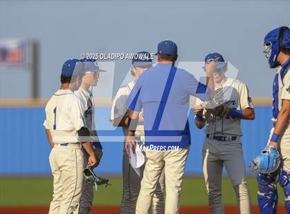 Thumbnail 3 in Liberty-Eylau vs. Gunter (UIL 3A Region 2 Div 1 Region Finals) photogallery.