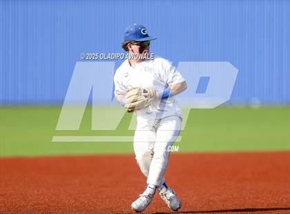 Thumbnail 2 in Liberty-Eylau vs. Gunter (UIL 3A Region 2 Div 1 Region Finals) photogallery.