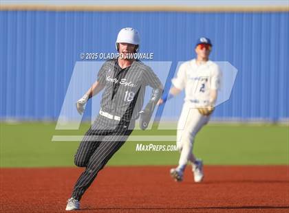 Thumbnail 1 in Liberty-Eylau vs. Gunter (UIL 3A Region 2 Div 1 Region Finals) photogallery.