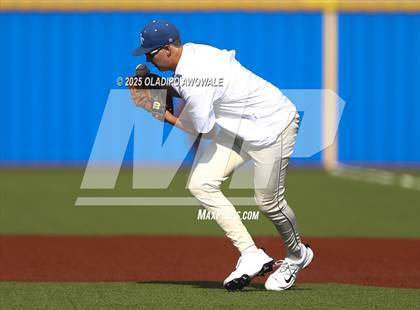 Thumbnail 3 in Liberty-Eylau vs. Gunter (UIL 3A Region 2 Div 1 Region Finals) photogallery.