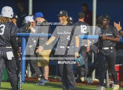 Thumbnail 1 in Liberty-Eylau vs. Gunter (UIL 3A Region 2 Div 1 Region Finals) photogallery.