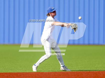Thumbnail 2 in Liberty-Eylau vs. Gunter (UIL 3A Region 2 Div 1 Region Finals) photogallery.