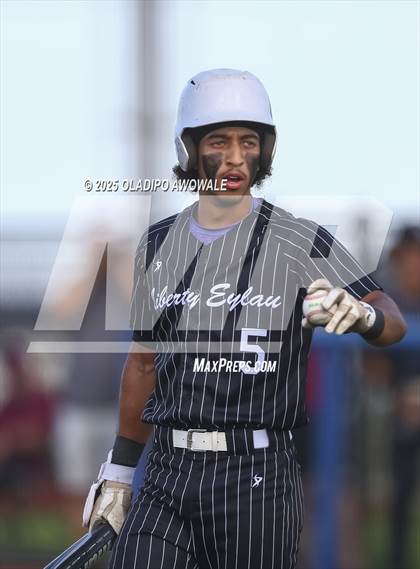 Thumbnail 1 in Liberty-Eylau vs. Gunter (UIL 3A Region 2 Div 1 Region Finals) photogallery.