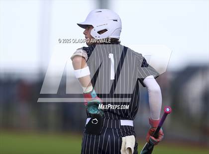Thumbnail 2 in Liberty-Eylau vs. Gunter (UIL 3A Region 2 Div 1 Region Finals) photogallery.