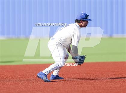 Thumbnail 3 in Liberty-Eylau vs. Gunter (UIL 3A Region 2 Div 1 Region Finals) photogallery.